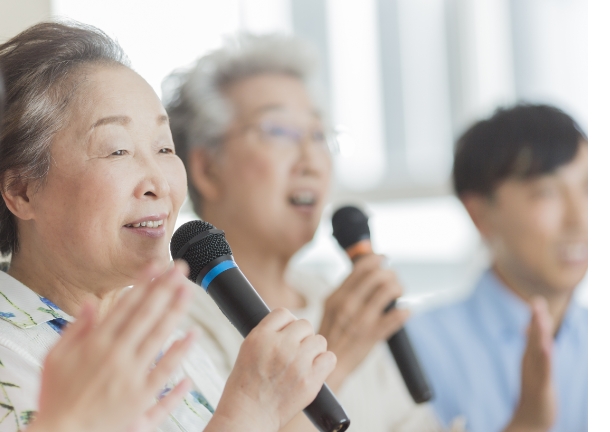 カラオケする人