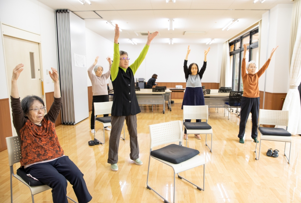 体操する人たち